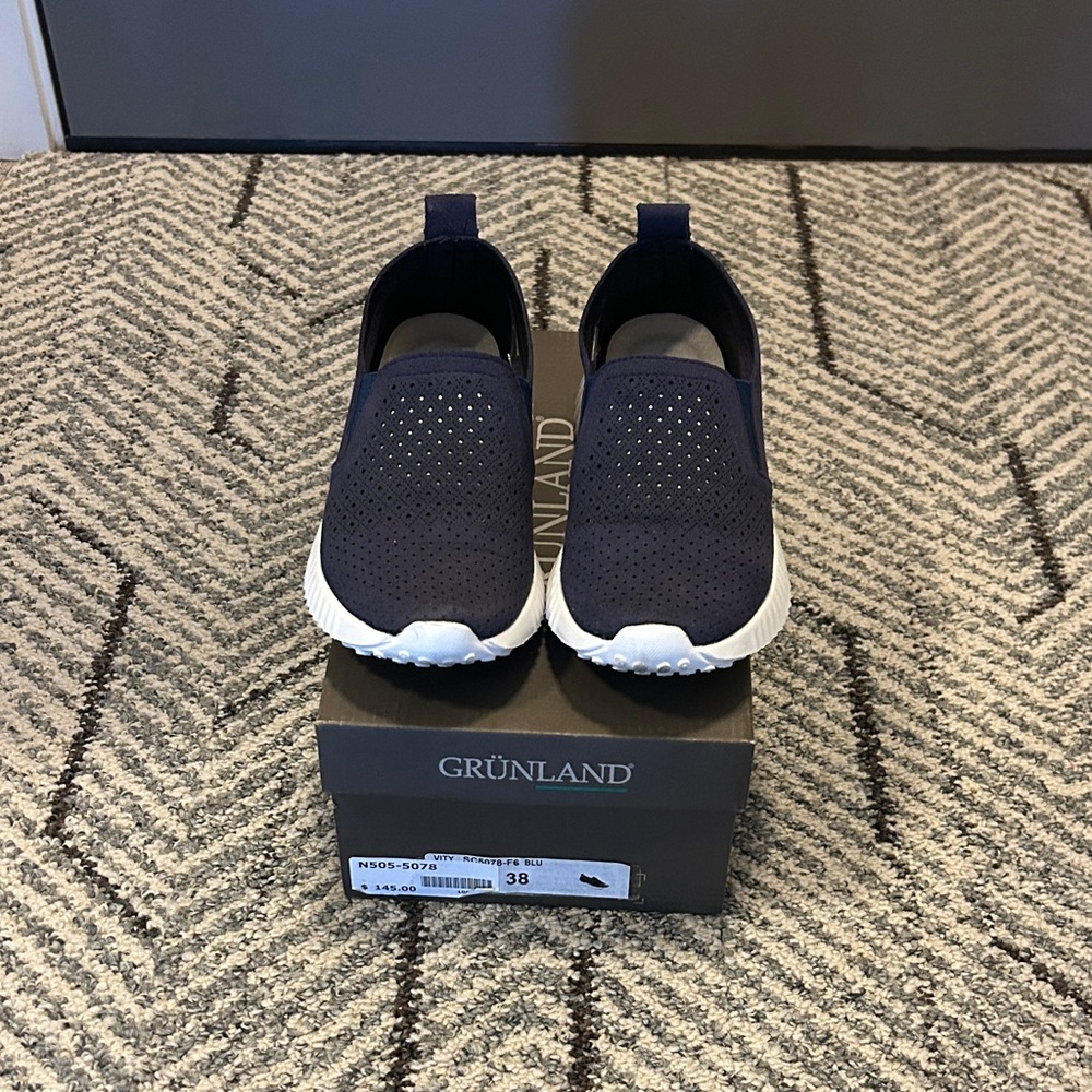 Grunland Navy Slip-On Sneakers with White Sole size 38